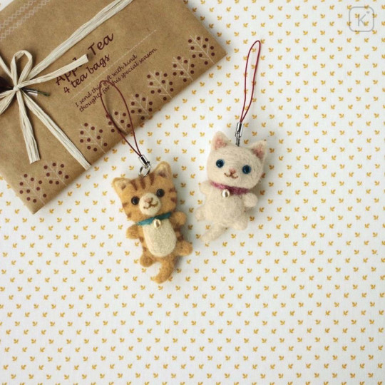 Japan Hamanaka Wool Needle Felting Kit - White Cat & Tabby Cat - 2