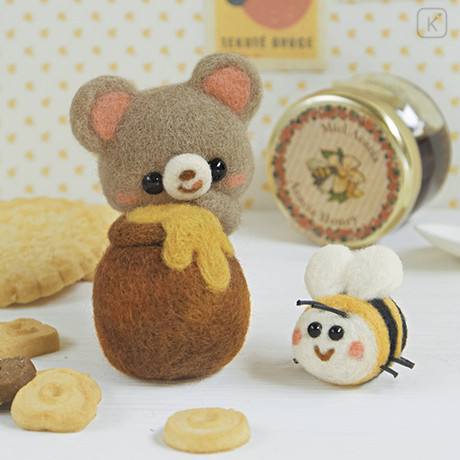 Japan Hamanaka Wool Needle Felting Kit - Forest Bear & Honey Bee - 1