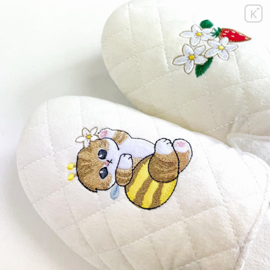 Japan Mofusand Room Slippers - Bee Cat Nyan / Ivory Strawberry - 2