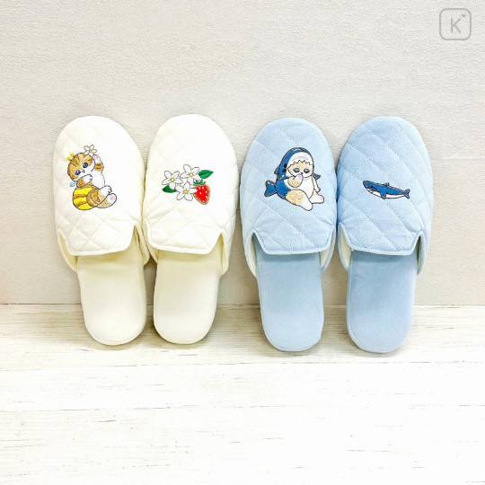 Japan Mofusand Room Slippers - Bee Cat Nyan / Ivory Strawberry - 3