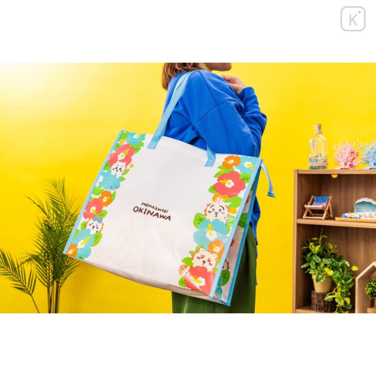 Japan Chiikawa Souvenir Laminated Woven PP Eco Shopping Bag - Chiikawa : Shisa Souvenir Shop Okinawa Hibiscus - 2