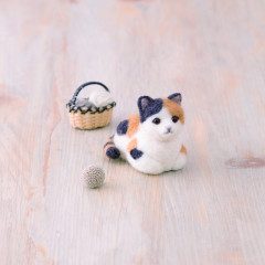 Japan Hamanaka Aclaine Needle Felting Kit - Lying Calico Cat