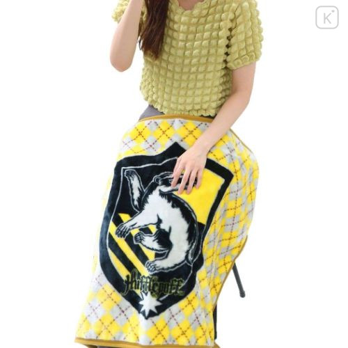 Japan Harry Potter Fluffy Blanket - Hufflepuff Logo - 4