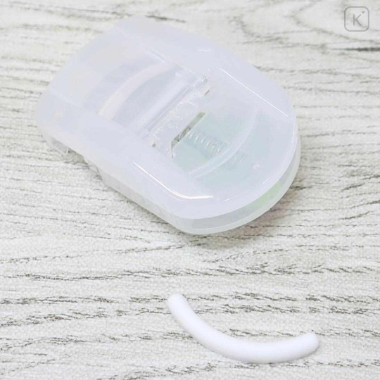 Japan Sanrio Eyelash Curler - Pochacco : White - 2