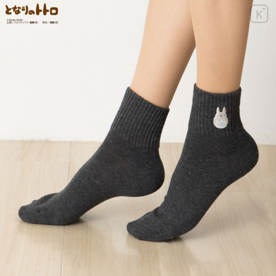 Japan Ghibli Embroidered Low Crew Socks - My Neighbor Totoro : Charcoal - 1