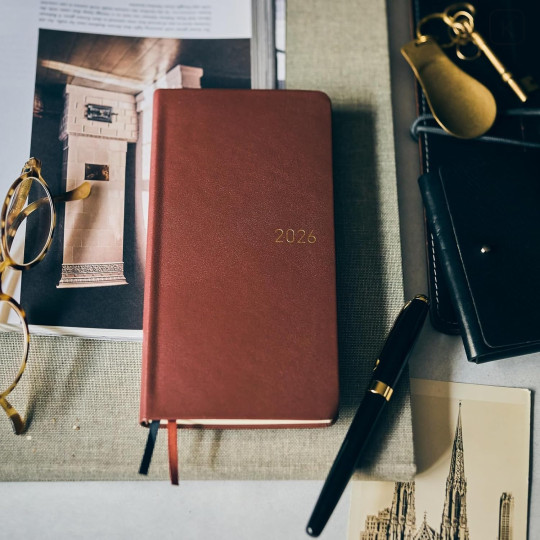 Japan Hobonichi Techo Weeks Hardcover Horizontal Japanese - Leather Wine Brown / 2026 Jan / Mon Start - 2