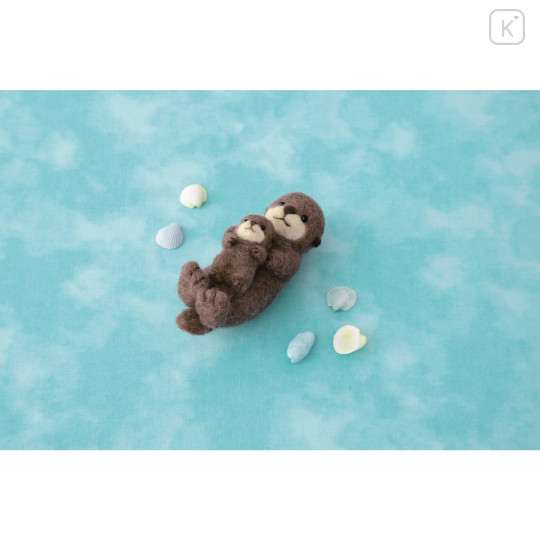 Japan Hamanaka Wool Needle Felting Kit - Sea Otter Mom & Baby - 2