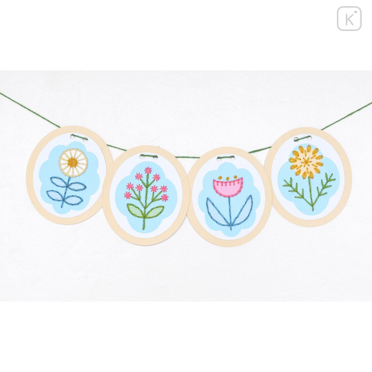 Japan Hamanaka Yarn Embroidery Kit - Garland Flower - 1
