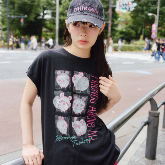 Japan Chiikawa Wide Sleeveless Top (M) - Furuhonya Kani-chan & Momonga : Friends Above All Black - 7